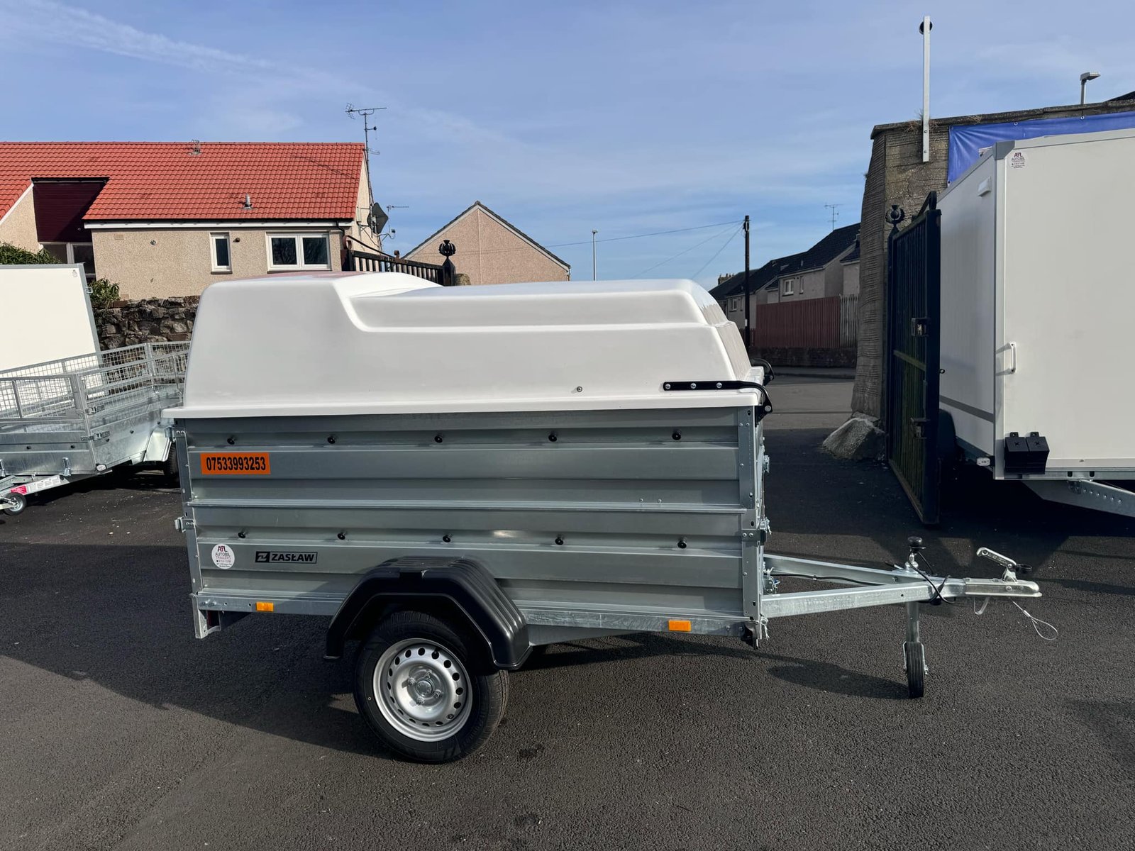 ZASLAW 205SU SINGLE AXLE DOUBLE BROADSIDE TRAILER WITH LOCKABLE ABS LID - Image 2