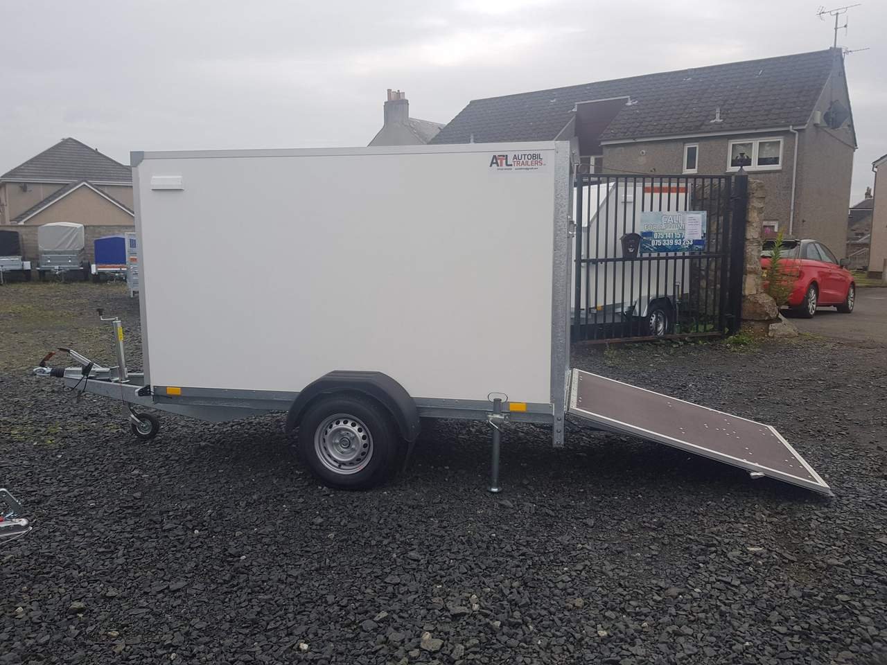 BRAND NEW BOX TRAILER 8.7FTx5FTx6FT WITH A RAMP UNBRAKED 750KG - Image 4