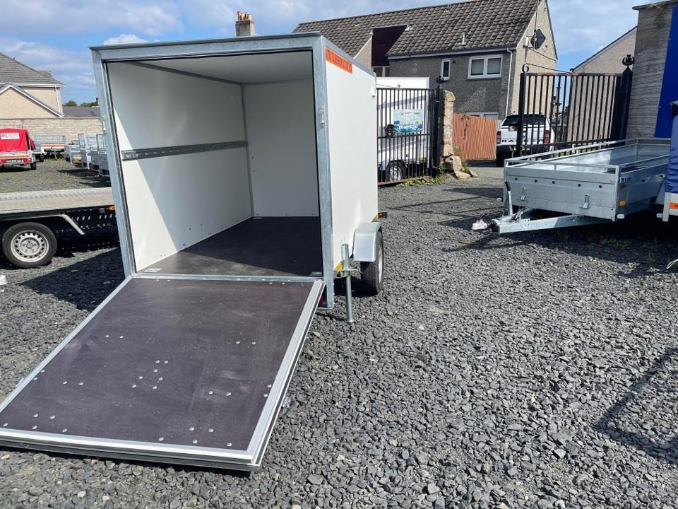 BRAND NEW BOX TRAILER 8.7FTx5FTx6FT WITH A RAMP UNBRAKED 750KG - Image 8