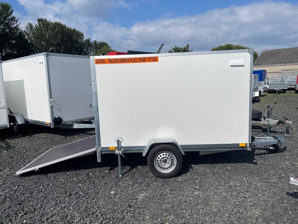 BRAND NEW BOX TRAILER 8.7FTx5FTx6FT WITH A RAMP UNBRAKED 750KG - Image 2
