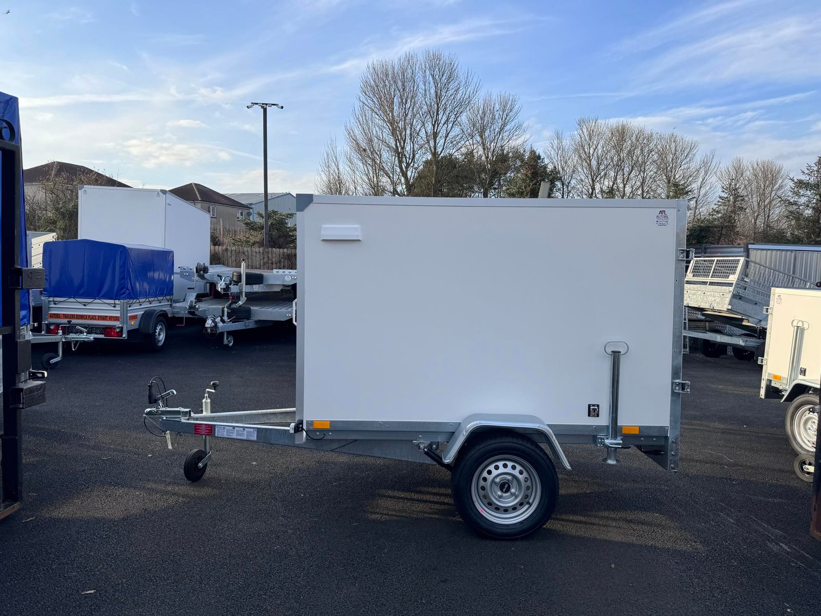 New 6,8ft x 3,8ft x 4,1ft Single axle Box trailer with Barn doors 750KG Un braked