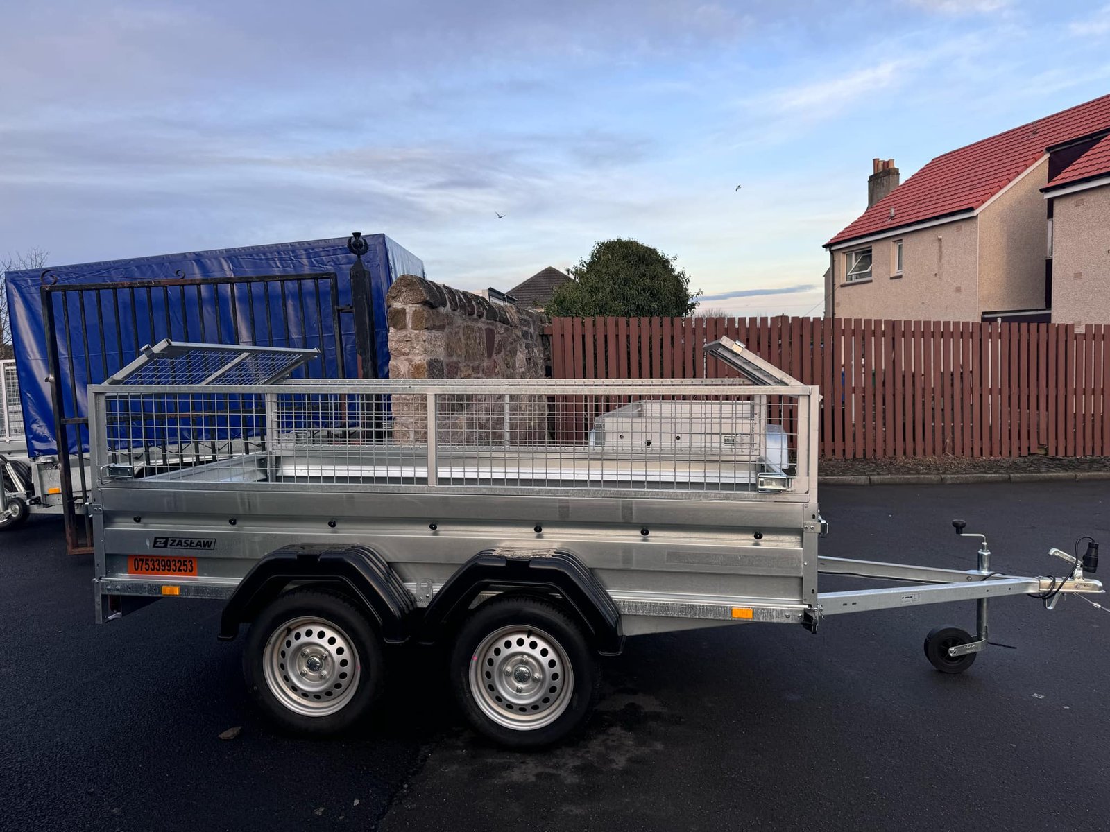 ZASLAW 265T 8,7FT x 4,2FT TWIN AXLE TRAILER WITH 40CM MESH - Image 5