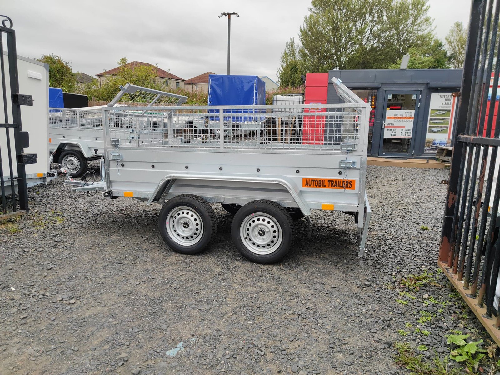 B235 Twin Axle With 40CM Mesh 750KG - Image 2