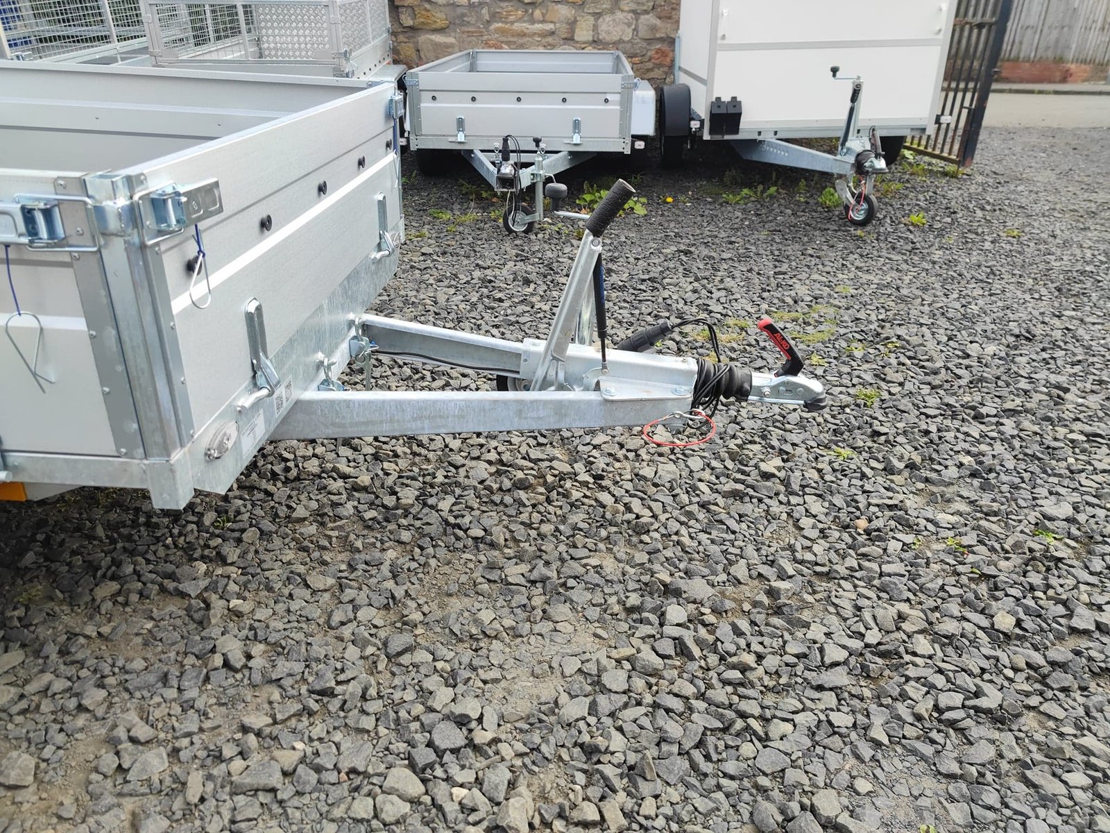 NEW 8,2ft x 5ft Twin Axle Hochlander Trailer With Drop Down Sides 1300KG Braked - Image 6