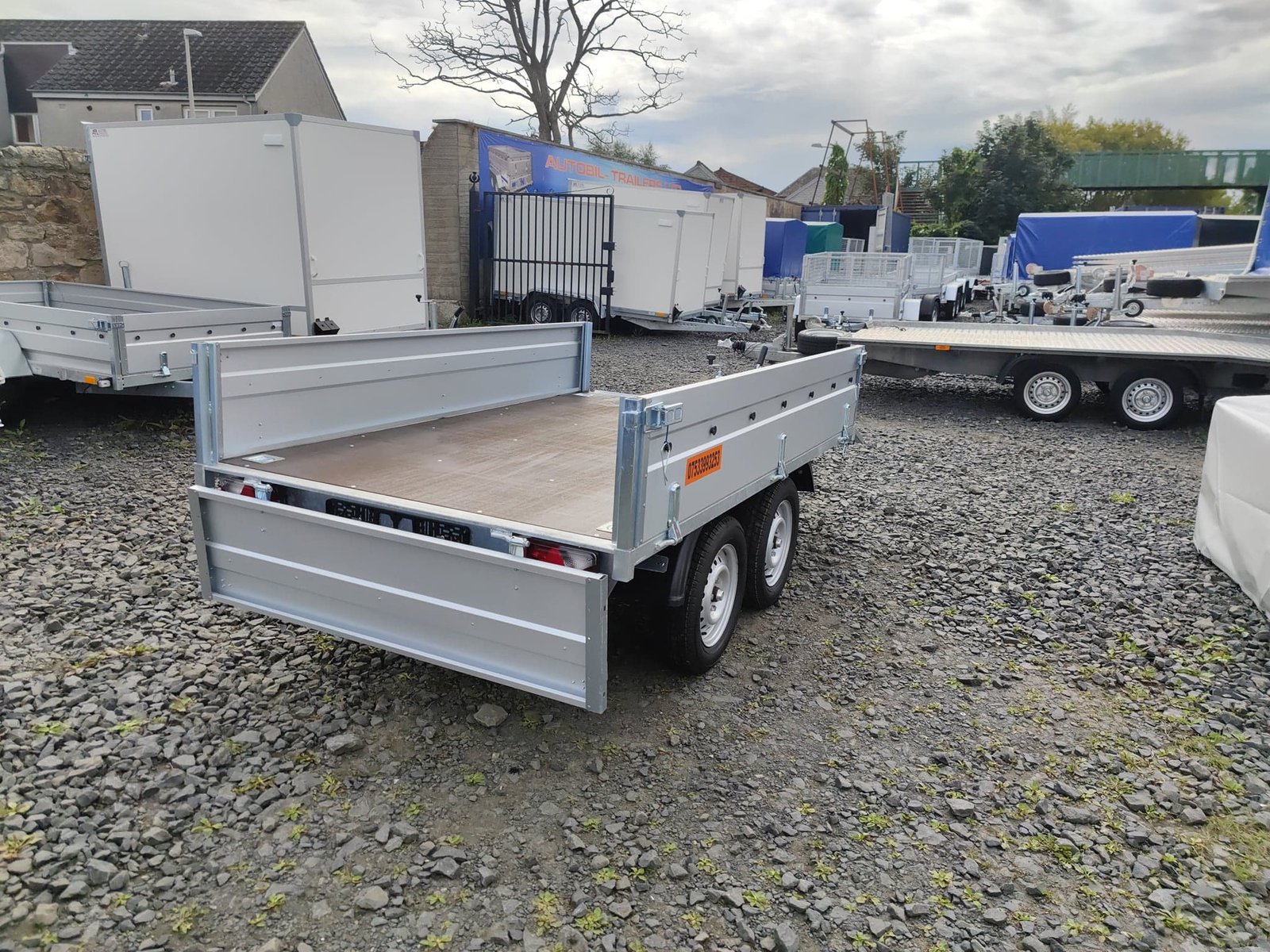 NEW 8,2ft x 5ft Twin Axle Hochlander Trailer With Drop Down Sides 1300KG Braked - Image 3