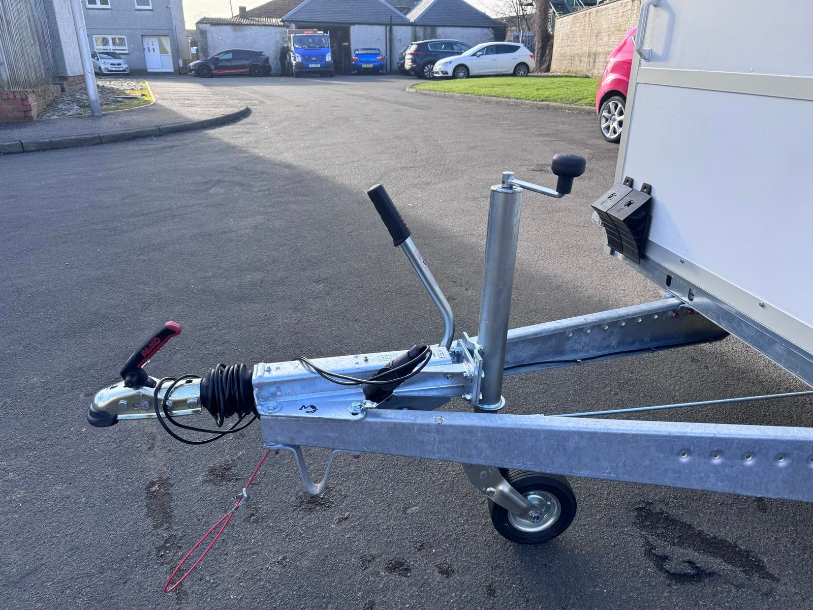 NEW 8,2ft x 5ft x 6ft Single Axle Box Trailer 1300KG Braked - Image 11