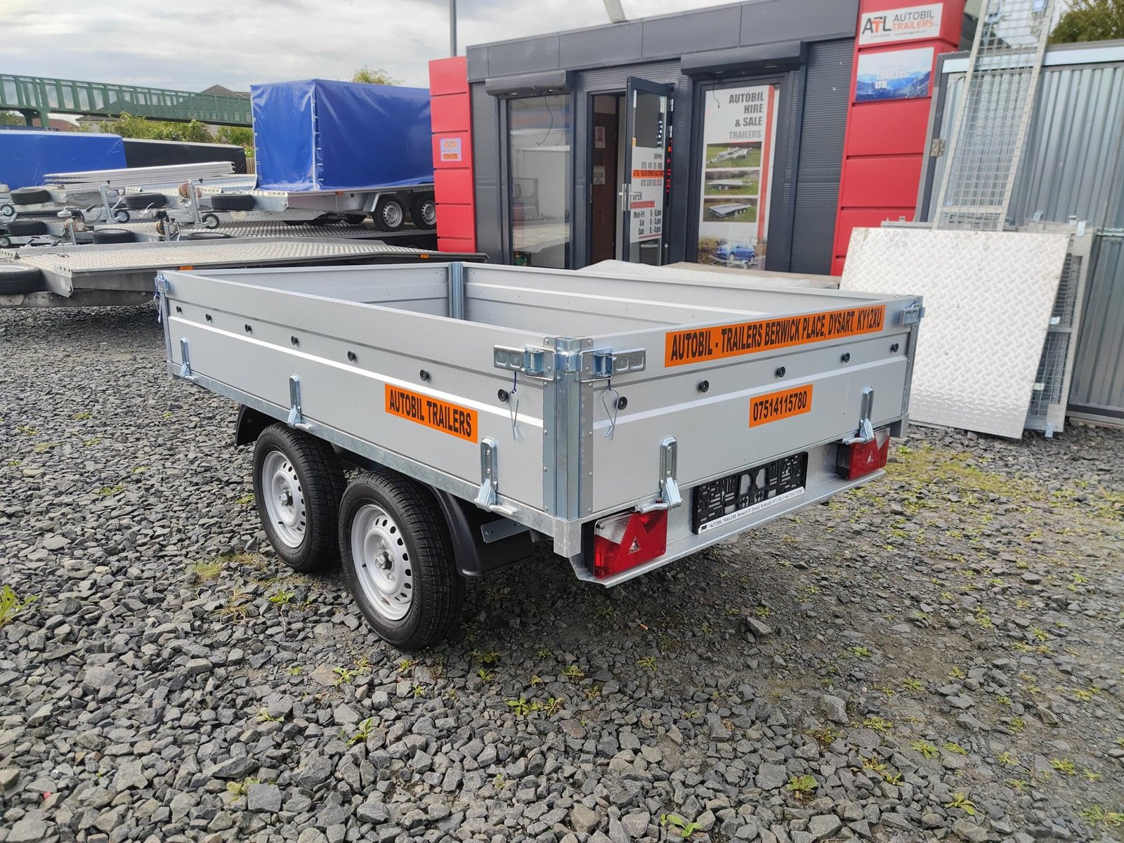 NEW 8,2ft x 5ft Twin Axle Hochlander Trailer With Drop Down Sides 1300KG Braked