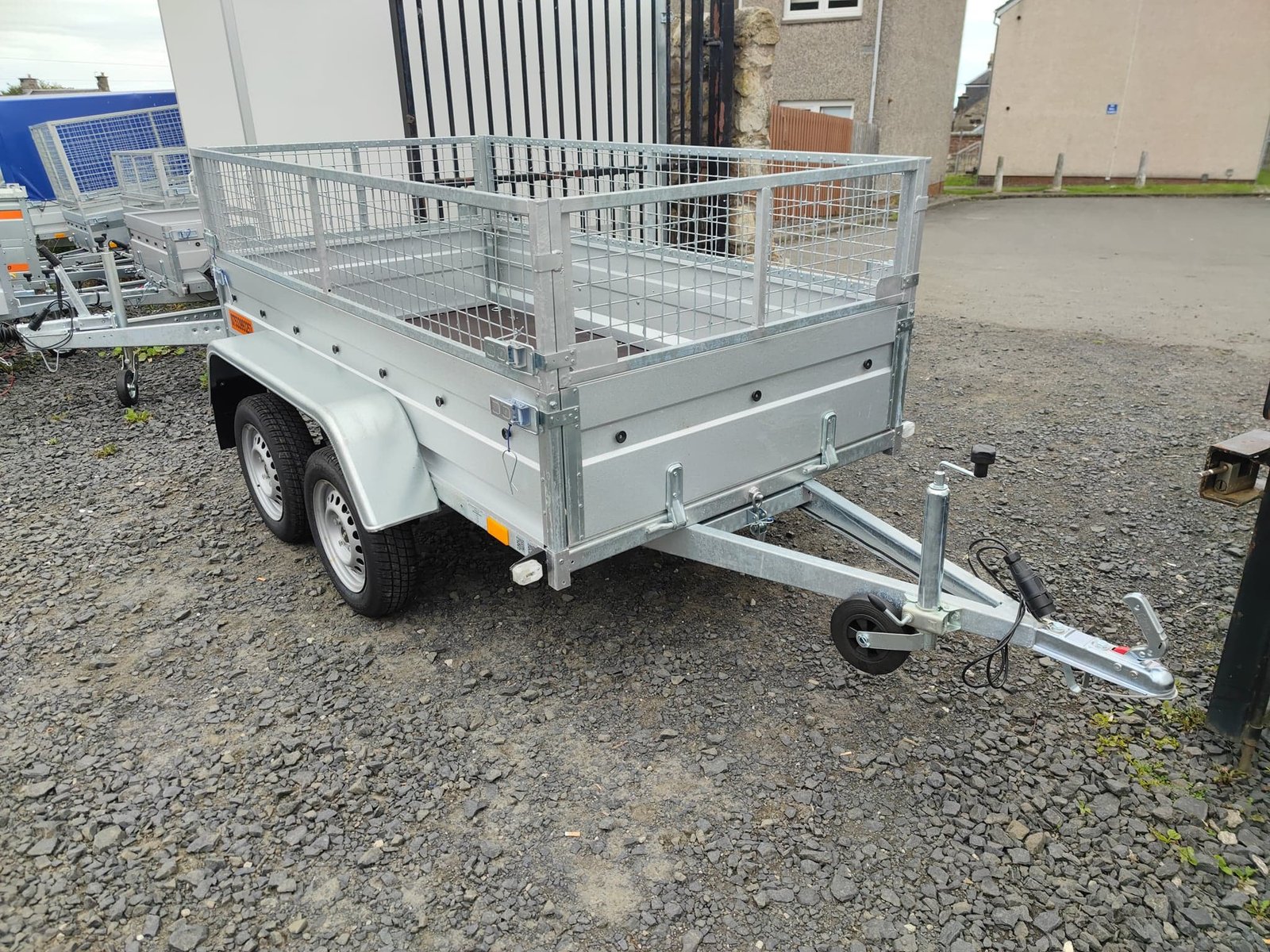 B235 Twin Axle With 40CM Mesh 750KG - Image 3