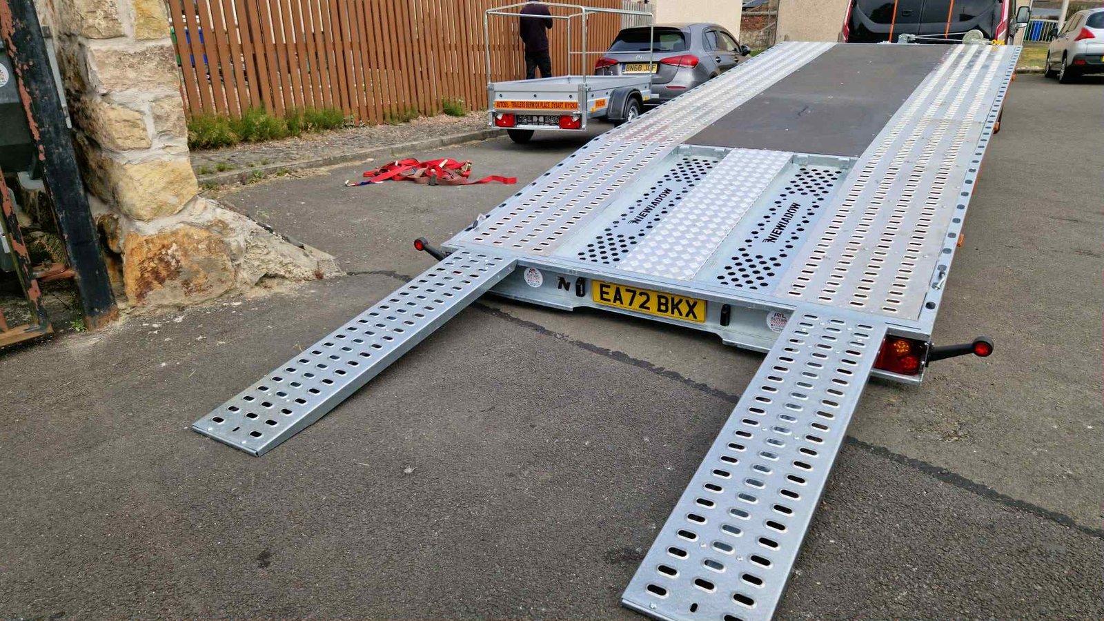 BRAND NEW 5.5M x 2.1M TRI AXLE NIEWIADÓW JUPITER TILT BED CAR TRANSPORTER – 3500KG - Image 4