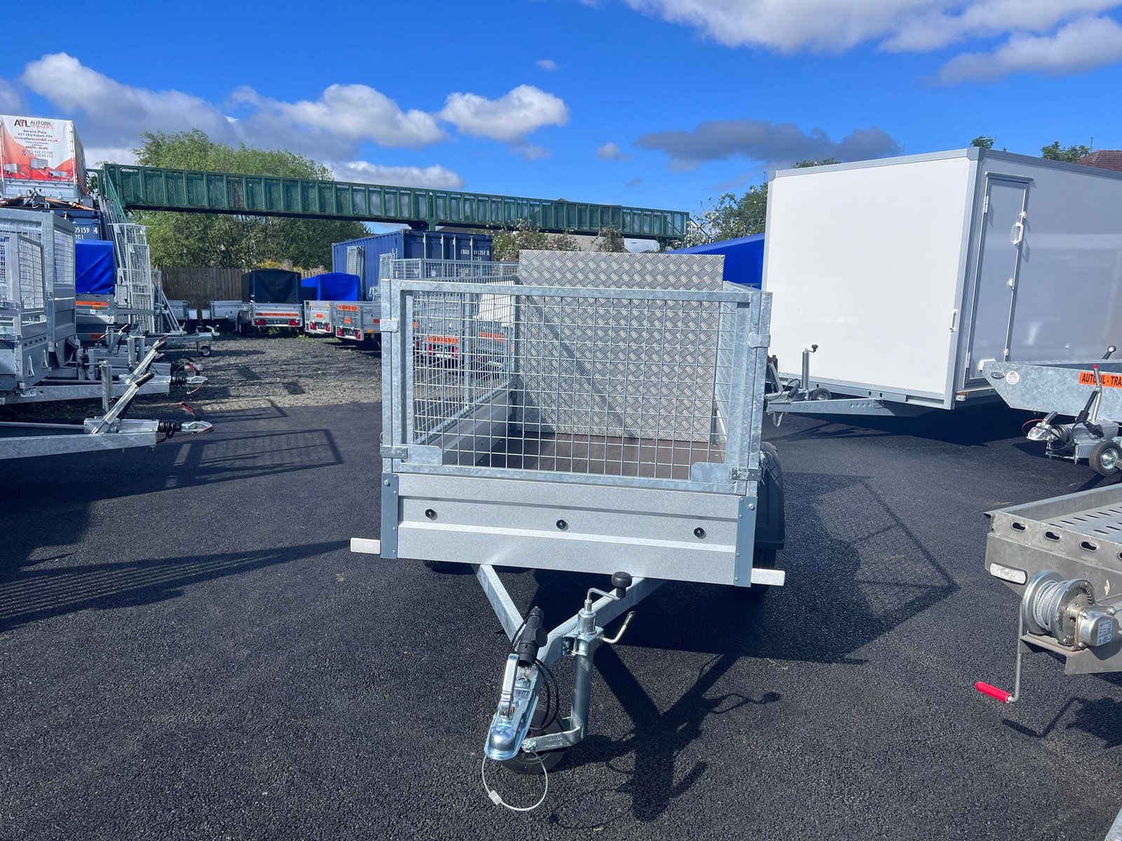 B202 BASIC TRAILER WITH 60CM MESH AND RAMP - Image 2