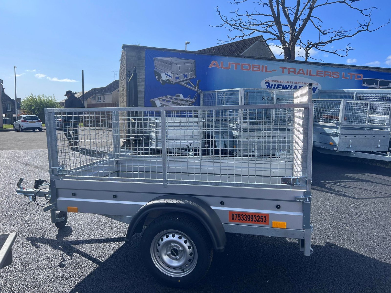 B202 BASIC TRAILER WITH 60CM MESH AND RAMP - Image 3