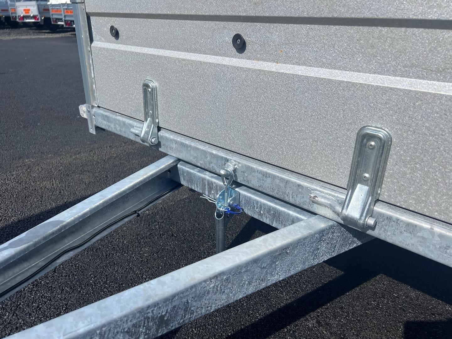 B265 TWIN AXLE FLAT TRAILER - Image 5