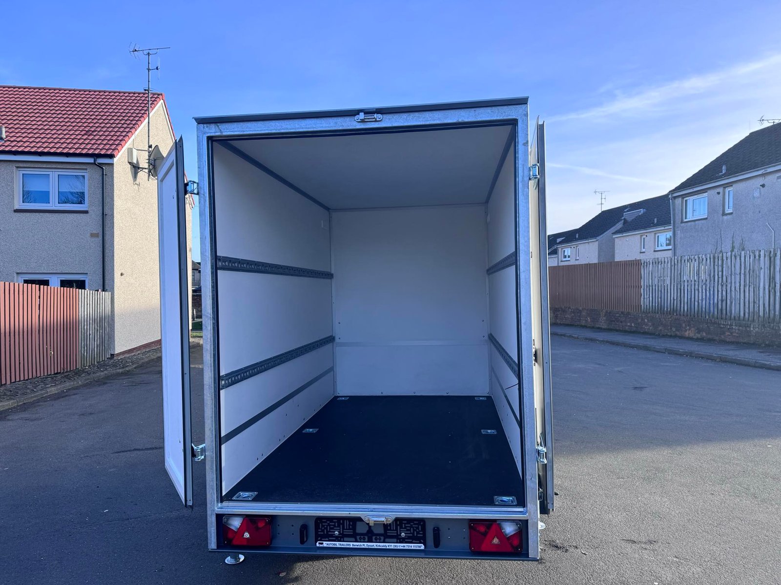 NEW 8,2ft x 5ft x 6ft Single Axle Box Trailer 1300KG Braked - Image 10