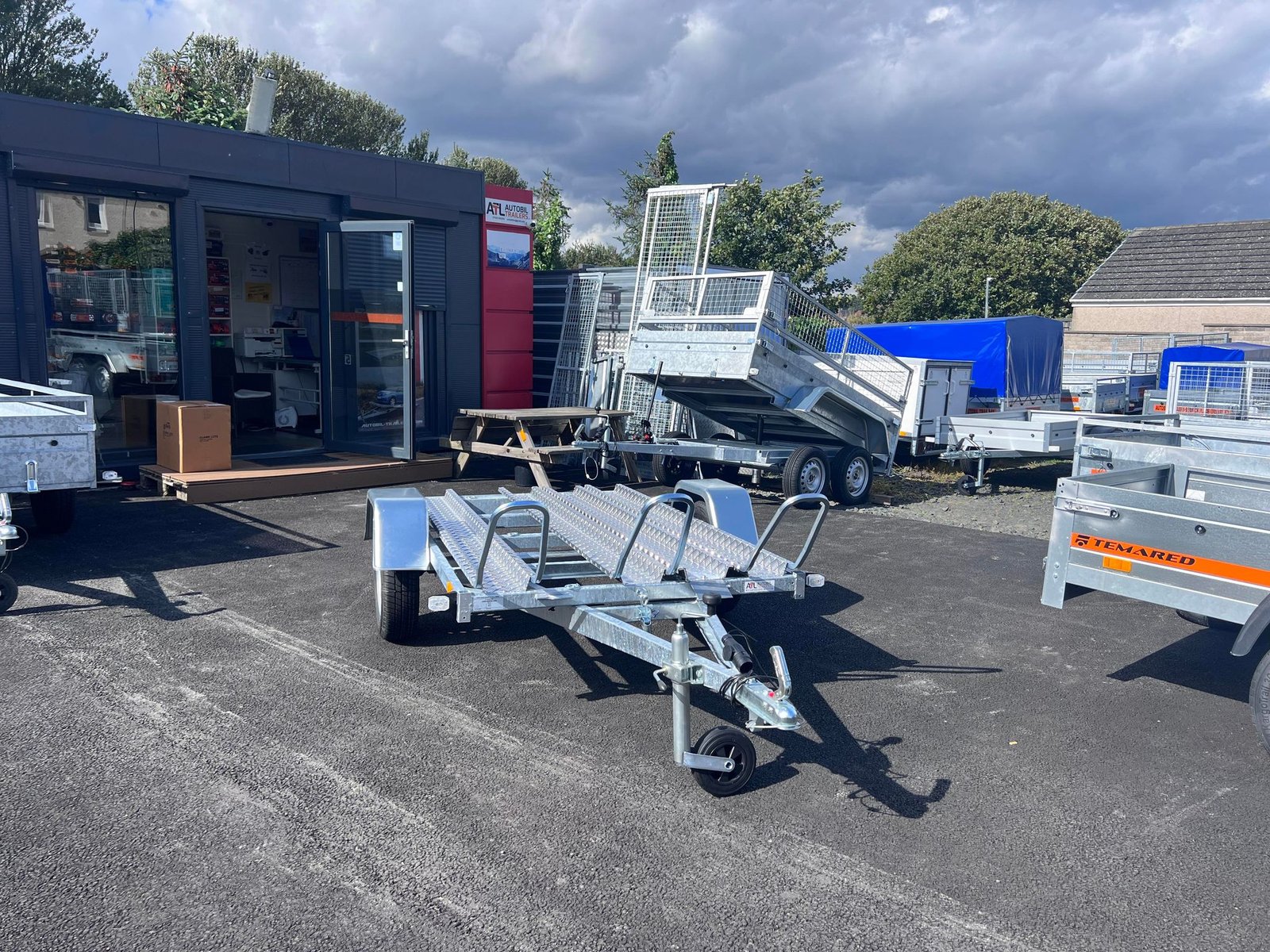 BRAND NEW 2.5m x 1.32m SINGLE AXLE MOTORBIKE TRAILER - Image 4