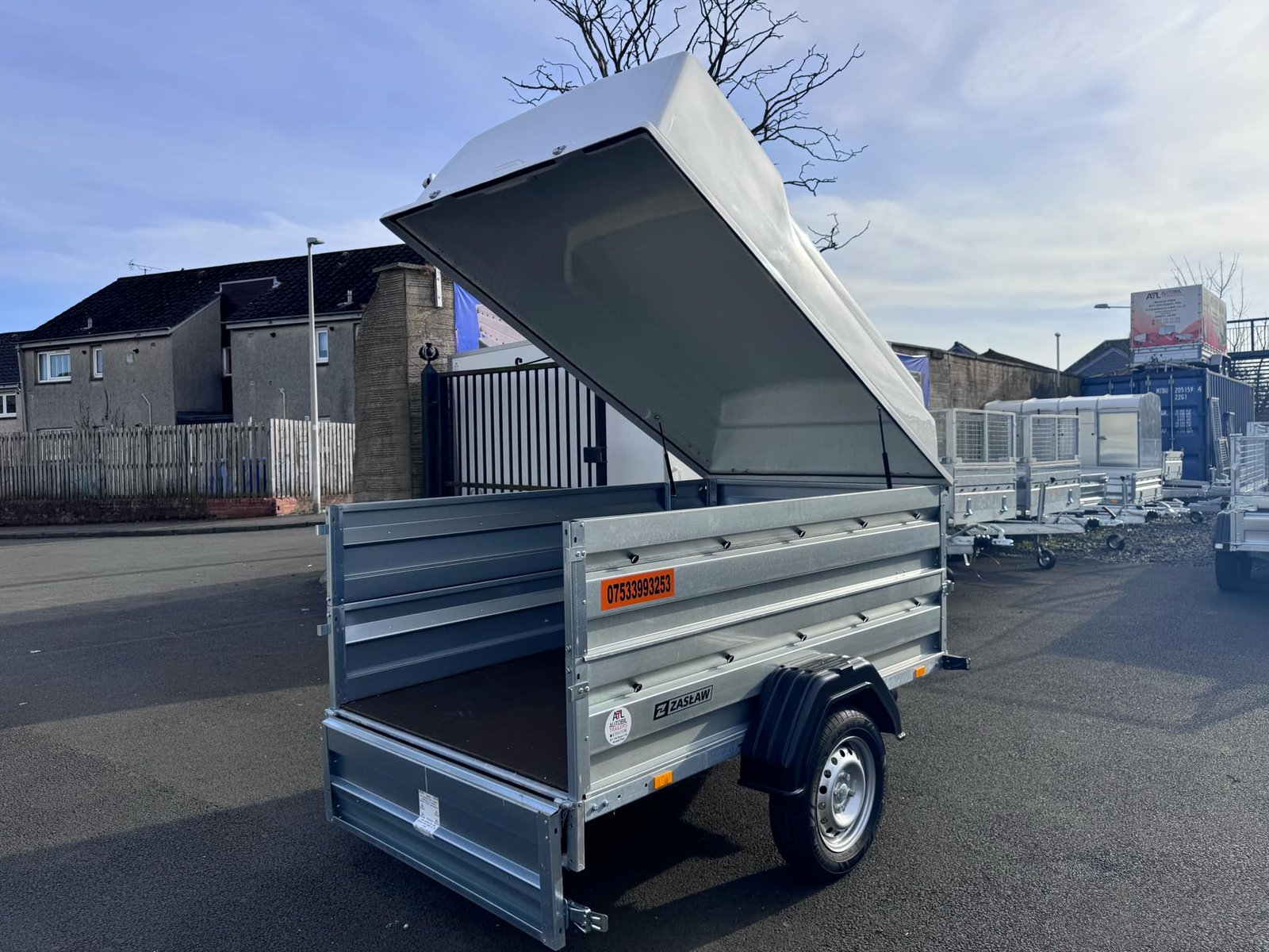 ZASLAW 205SU SINGLE AXLE DOUBLE BROADSIDE TRAILER WITH LOCKABLE ABS LID - Image 9