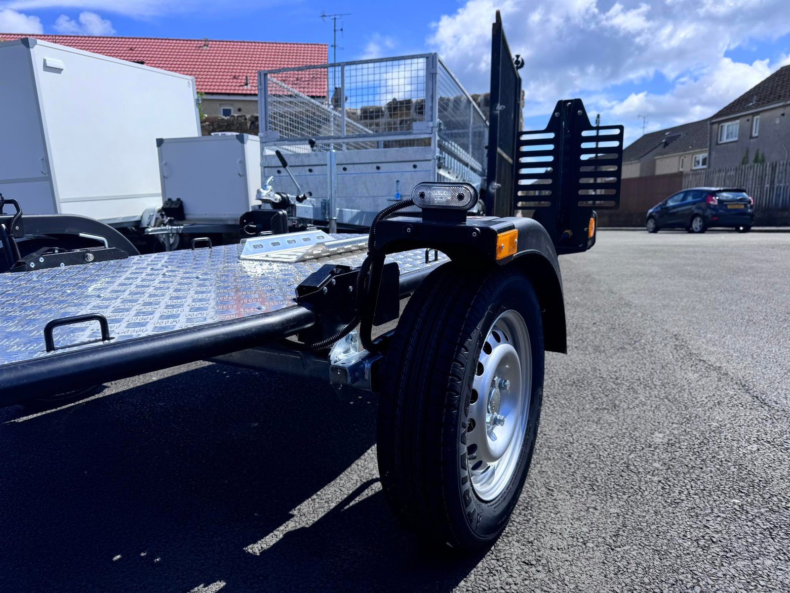 Lorries Single Motorbike Foldable Tiltbed Trailer 750KG - Image 8