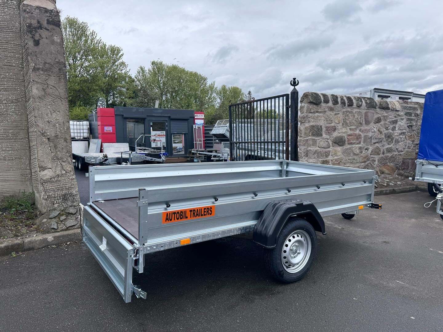 Zaslaw 265su (8,7ftx4,3ft) single axle tipping trailer - Image 2