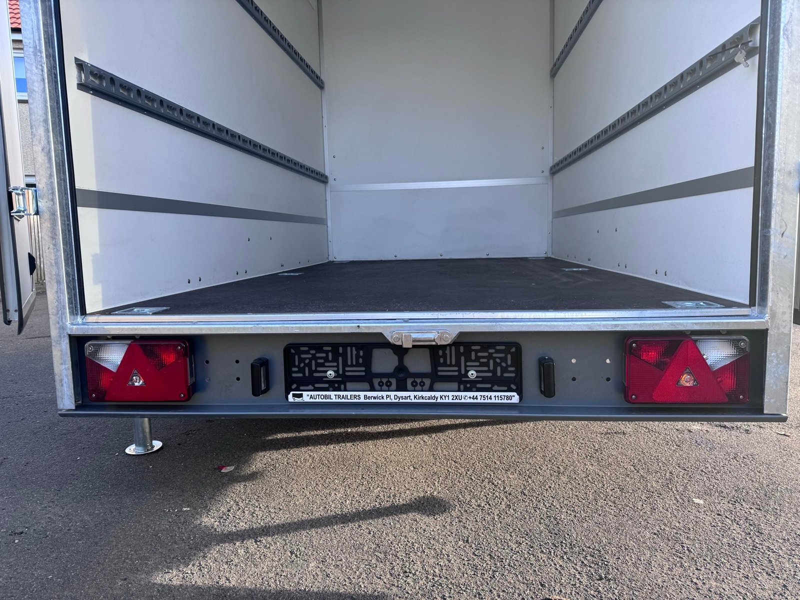 NEW 8,2ft x 5ft x 6ft Single Axle Box Trailer 1300KG Braked - Image 14