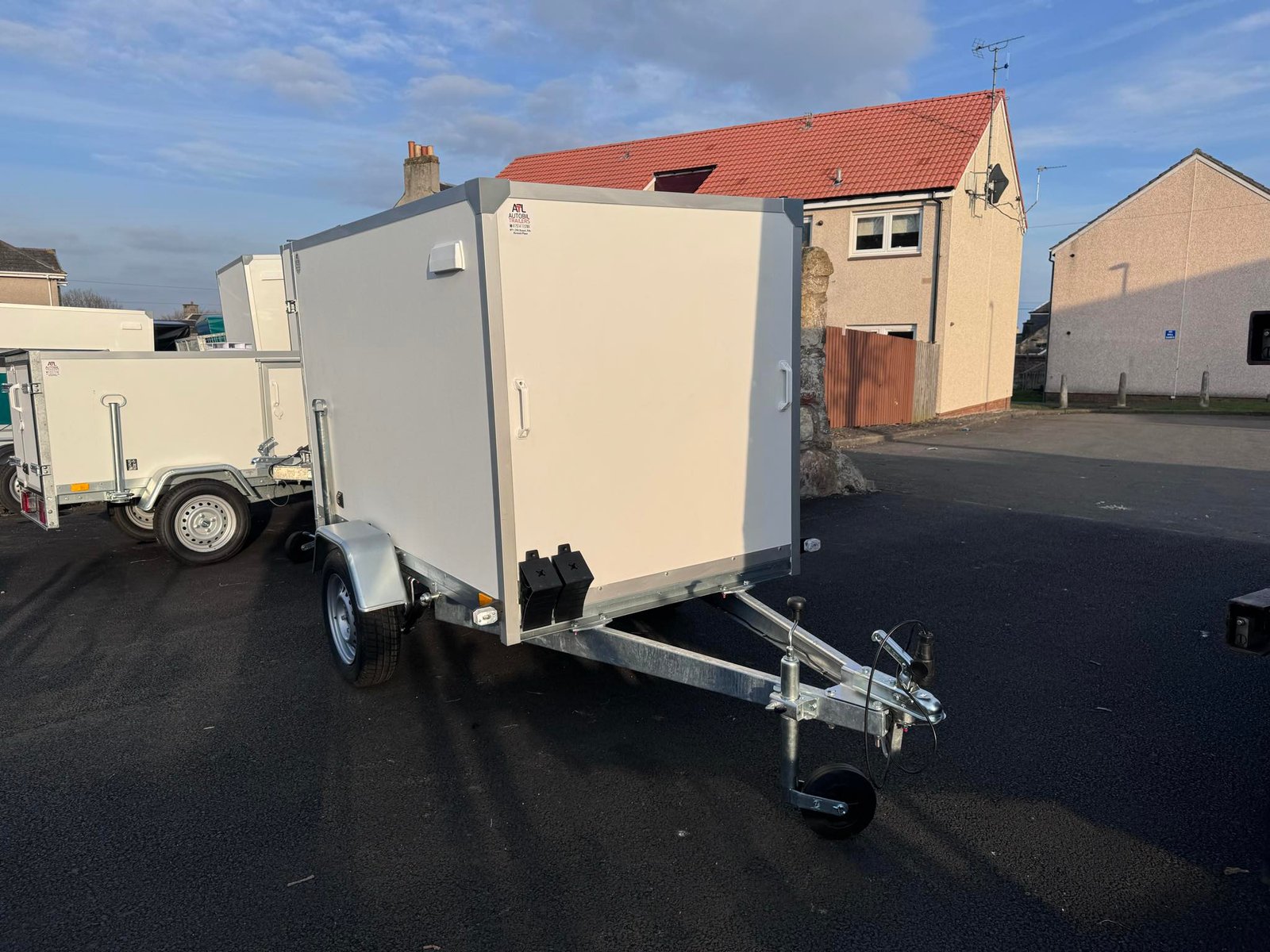 New 6,8ft x 3,8ft x 4,1ft Single axle Box trailer with Barn doors 750KG Un braked - Image 4