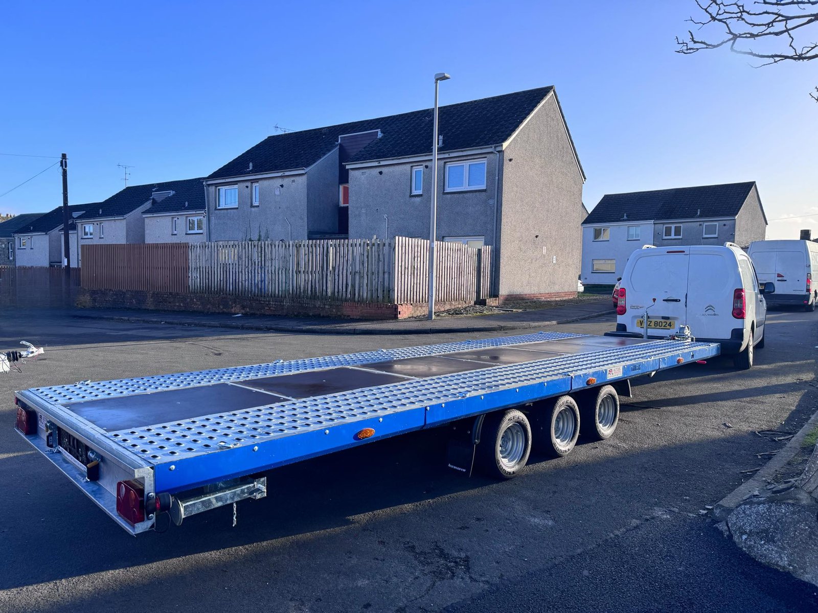 BRAND NEW 6M x 2.1M TRI AXLE MARS FLATBED CAR TRANSPORTER 3500KG - Image 4