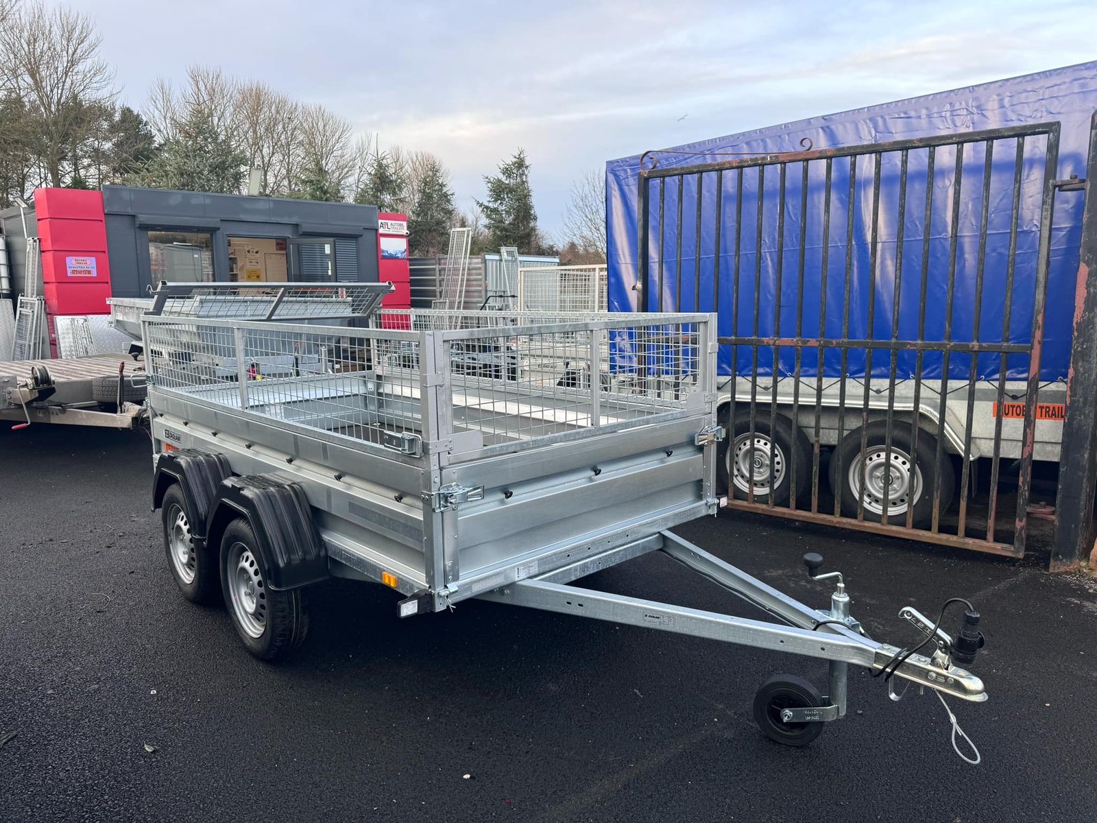 ZASLAW 265T 8,7FT x 4,2FT TWIN AXLE TRAILER WITH 40CM MESH - Image 2