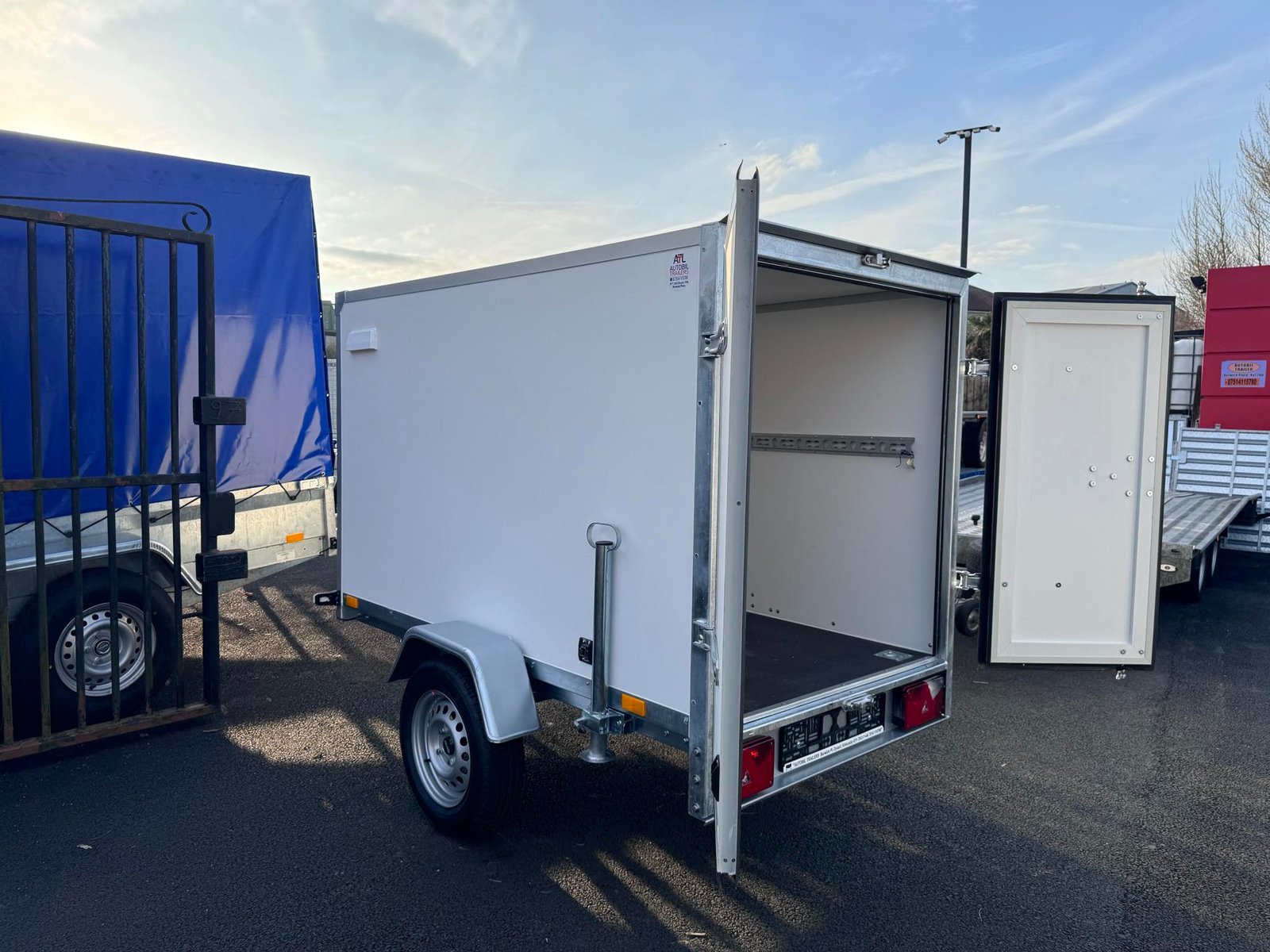New 6,8ft x 3,8ft x 4,1ft Single axle Box trailer with Barn doors 750KG Un braked - Image 7