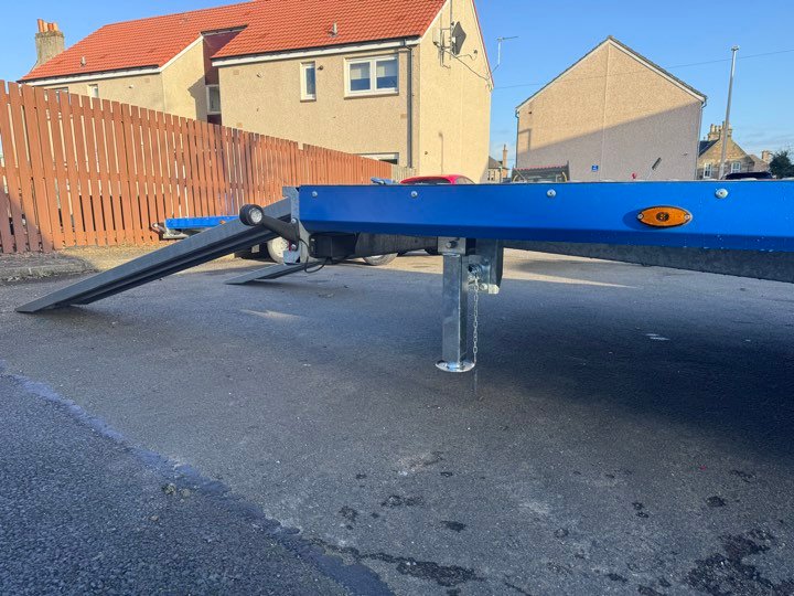 BRAND NEW 6M x 2.1M TRI AXLE MARS FLATBED CAR TRANSPORTER 3500KG - Image 8