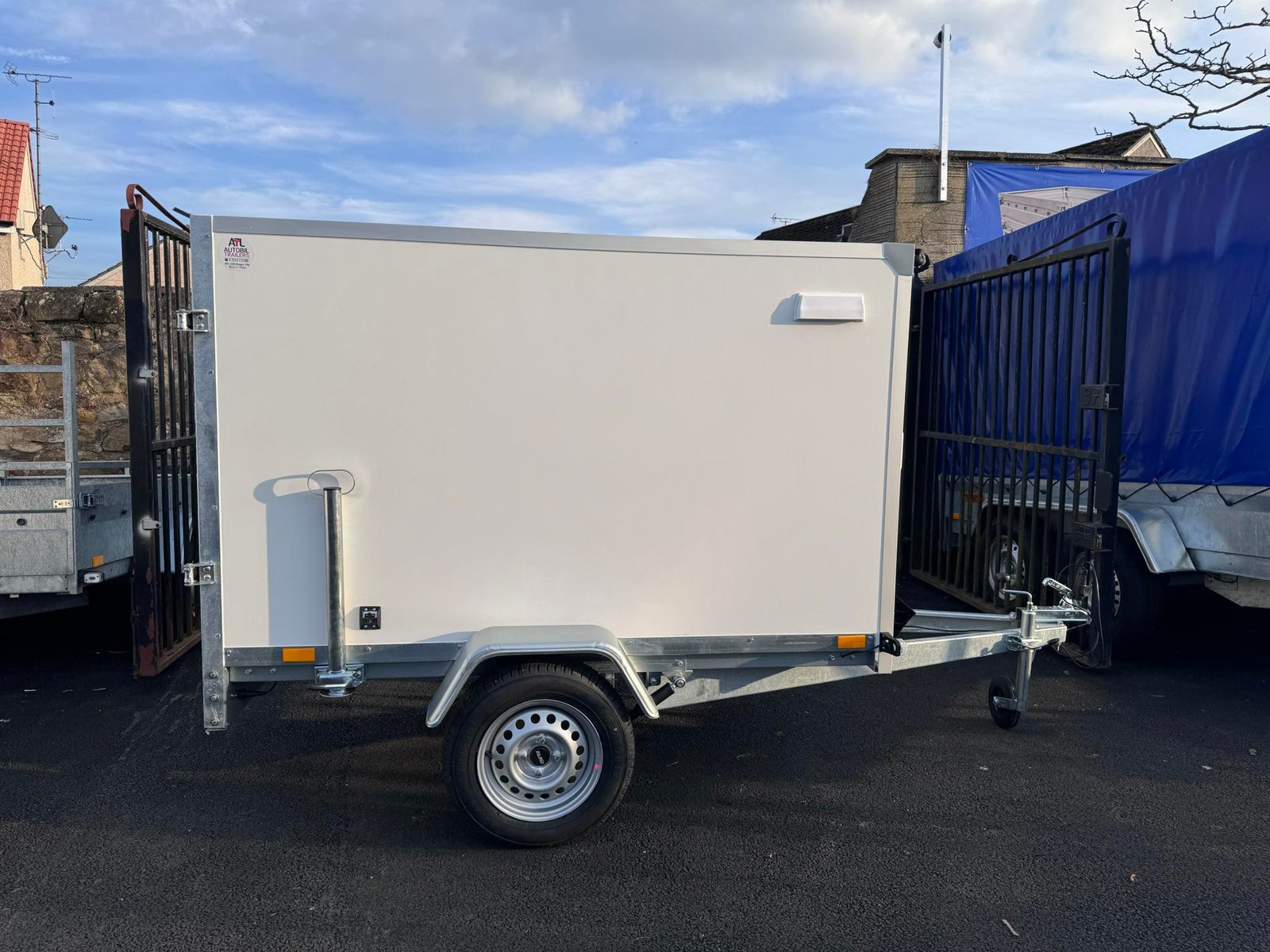 New 6,8ft x 3,8ft x 4,1ft Single axle Box trailer with Barn doors 750KG Un braked - Image 3