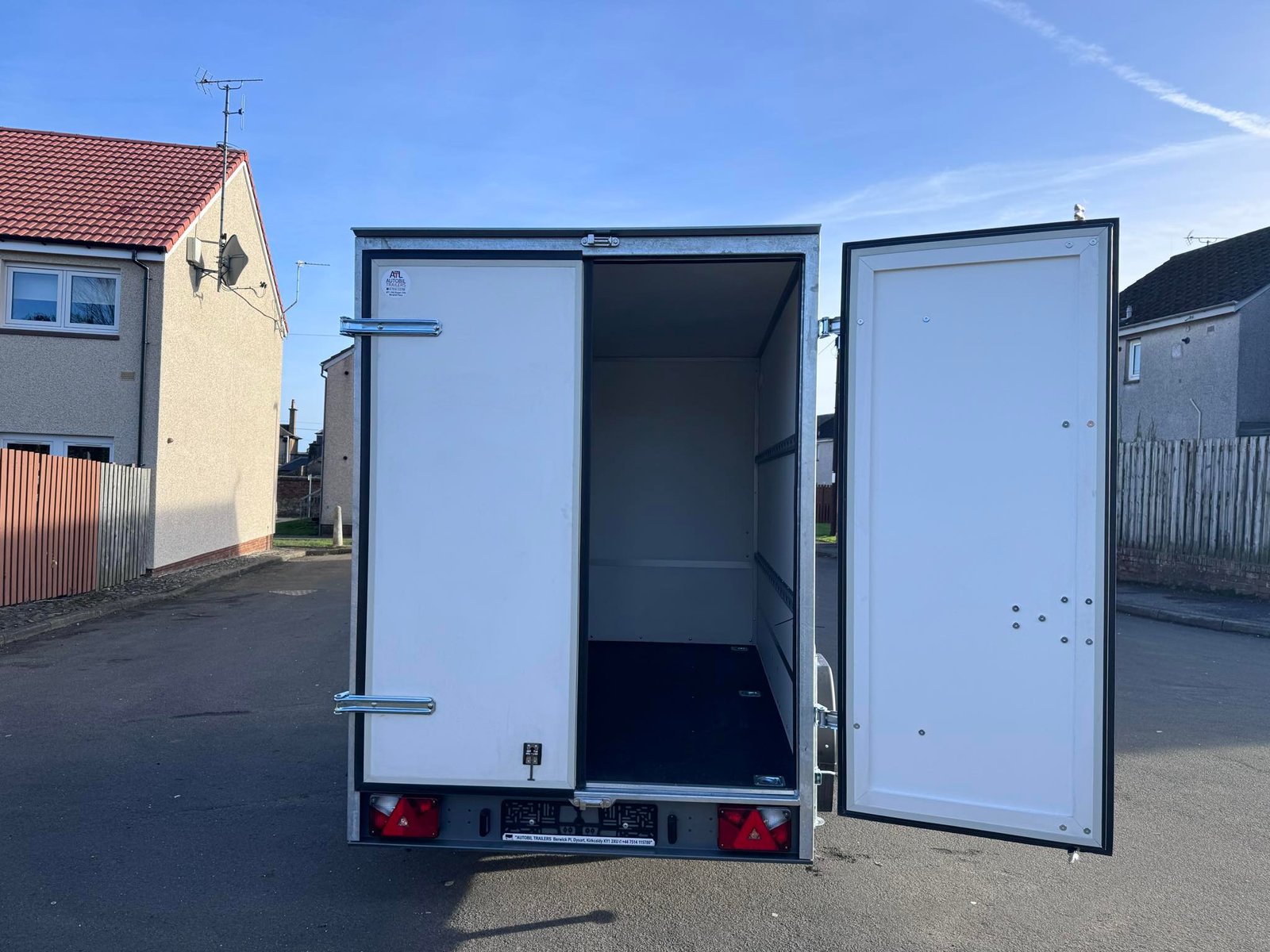 NEW 8,2ft x 5ft x 6ft Single Axle Box Trailer 1300KG Braked - Image 8