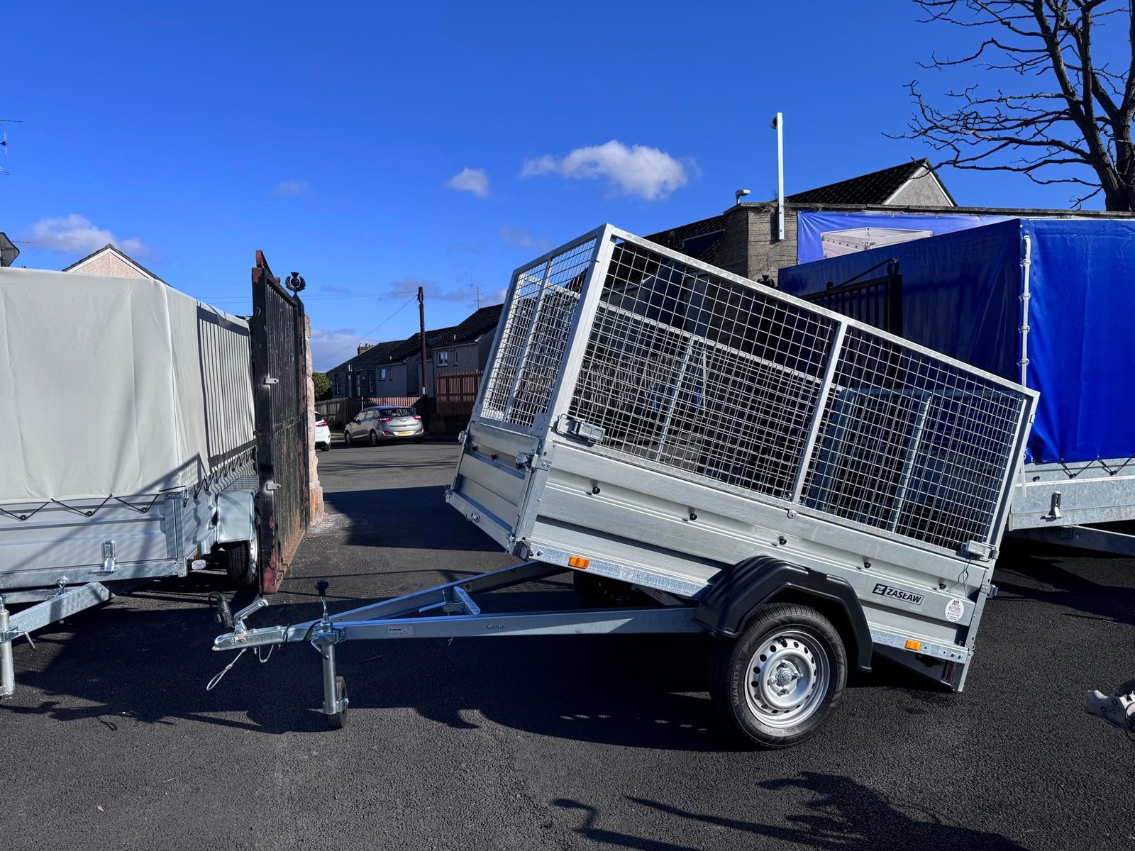 Zaslaw 205su (7ftx4ft) single axle tipping trailer with 80cm mesh - Image 5