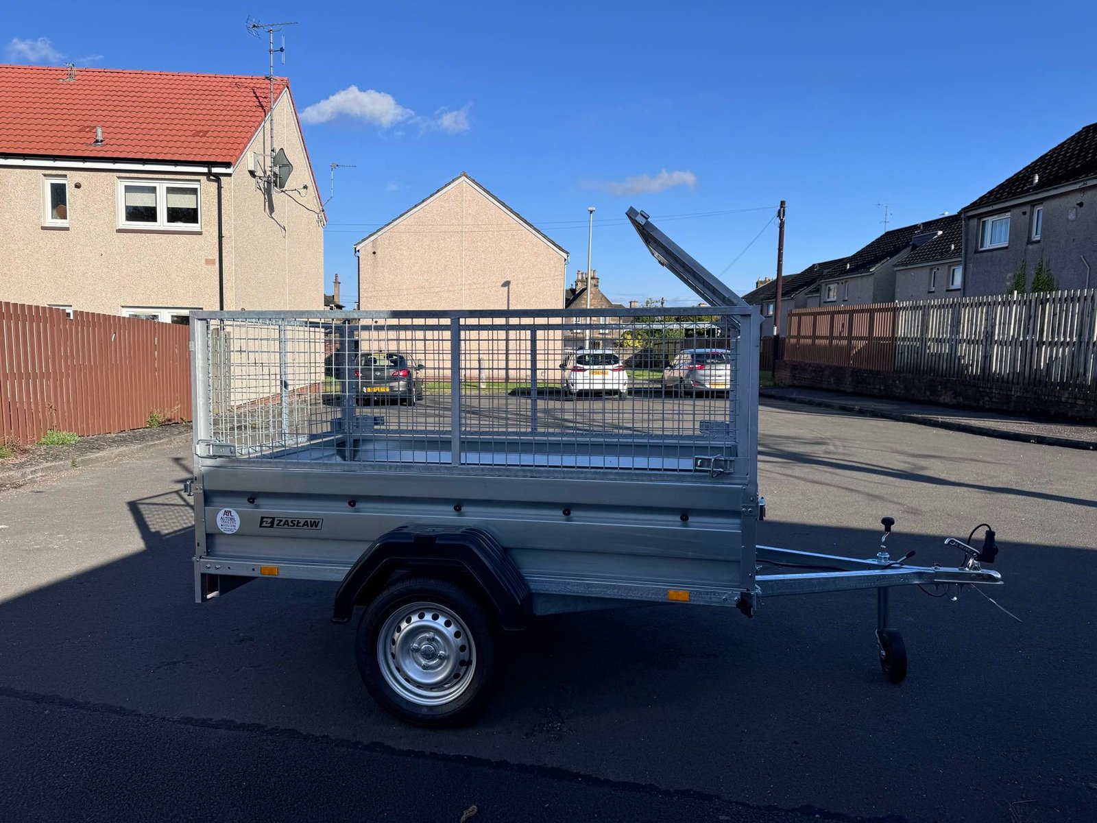 Zaslaw 205su (7ftx4ft) single axle tipping trailer with 60cm mesh - Image 5