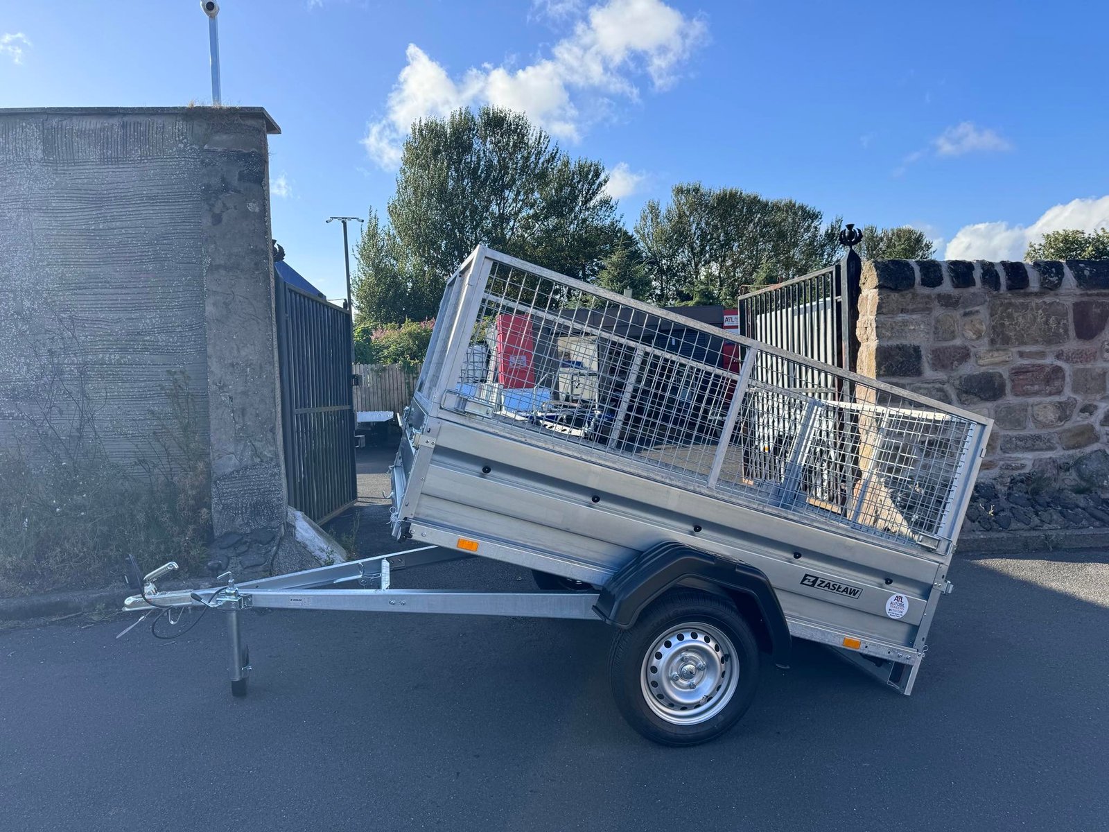 Zaslaw 205su (7ftx4ft) single axle tipping trailer with 60cm mesh - Image 4
