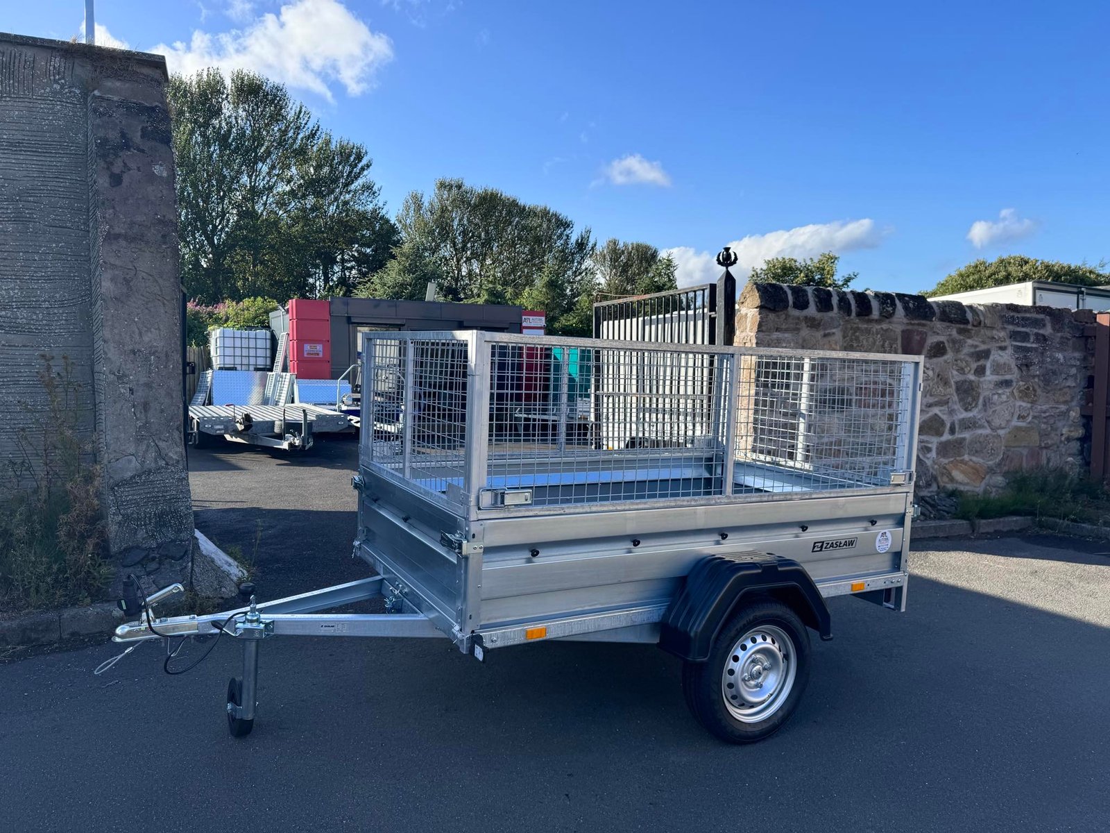 Zaslaw 205su (7ftx4ft) single axle tipping trailer with 60cm mesh - Image 2