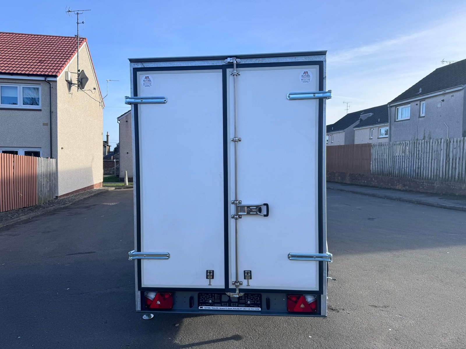 NEW 8,2ft x 5ft x 6ft Single Axle Box Trailer 1300KG Braked - Image 12
