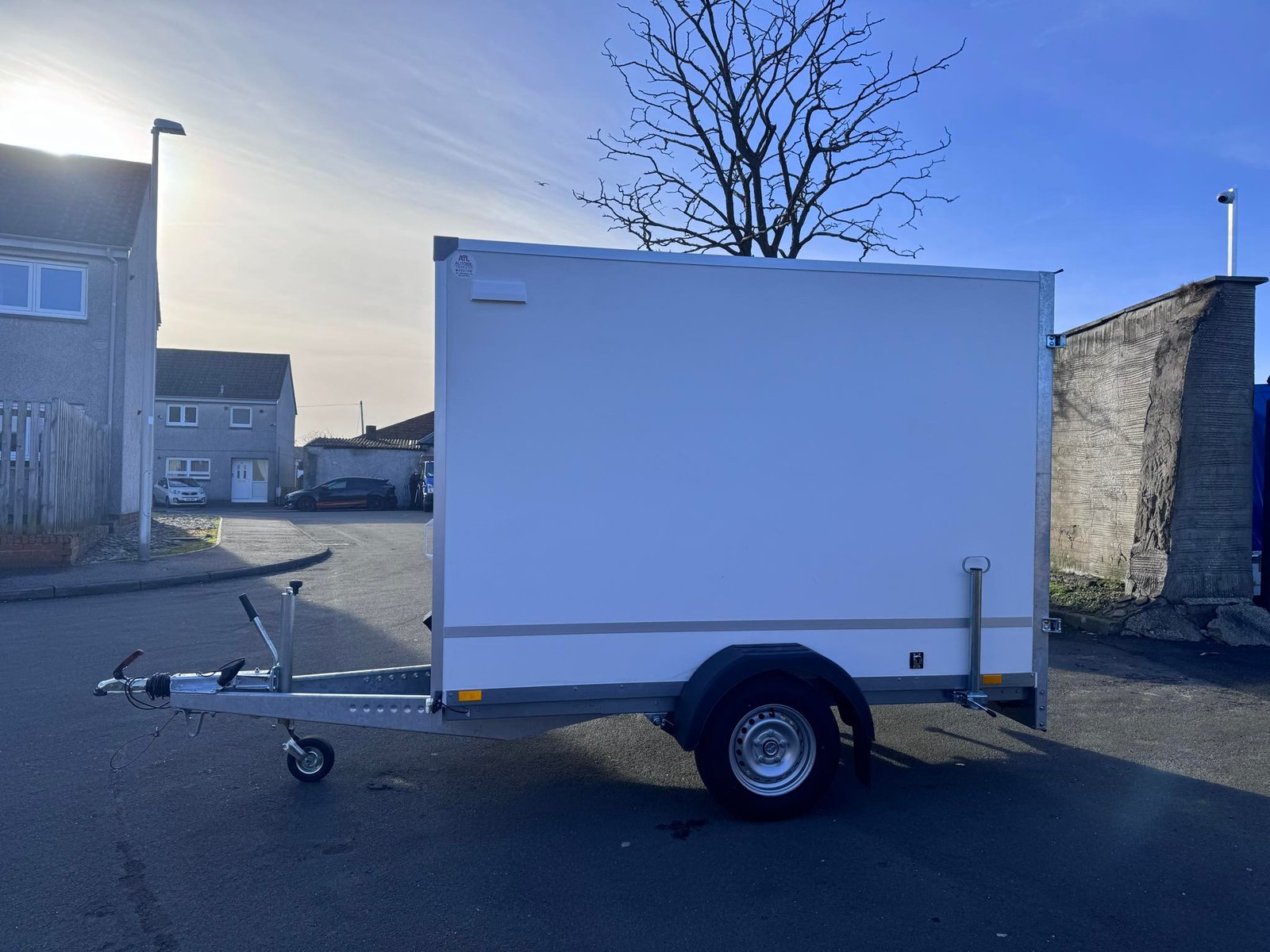 NEW 8,2ft x 5ft x 6ft Single Axle Box Trailer 1300KG Braked