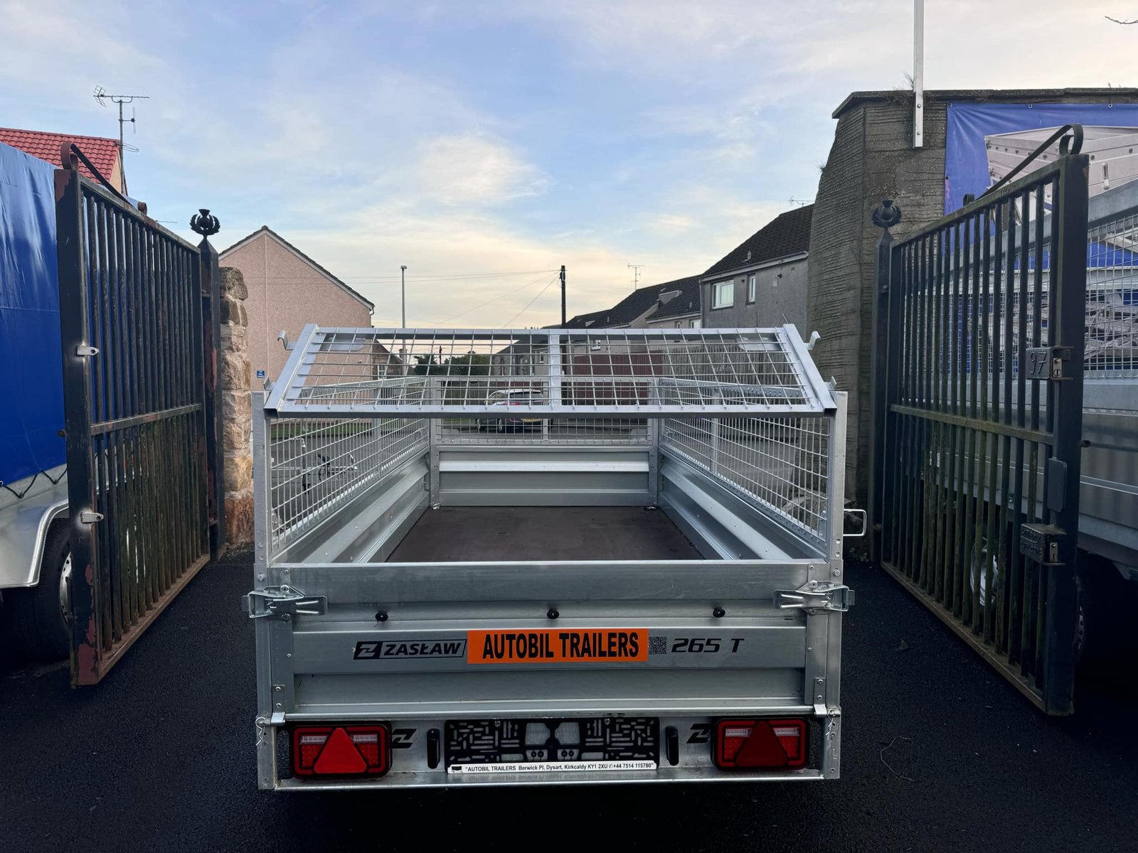 ZASLAW 265T 8,7FT x 4,2FT TWIN AXLE TRAILER WITH 40CM MESH - Image 10