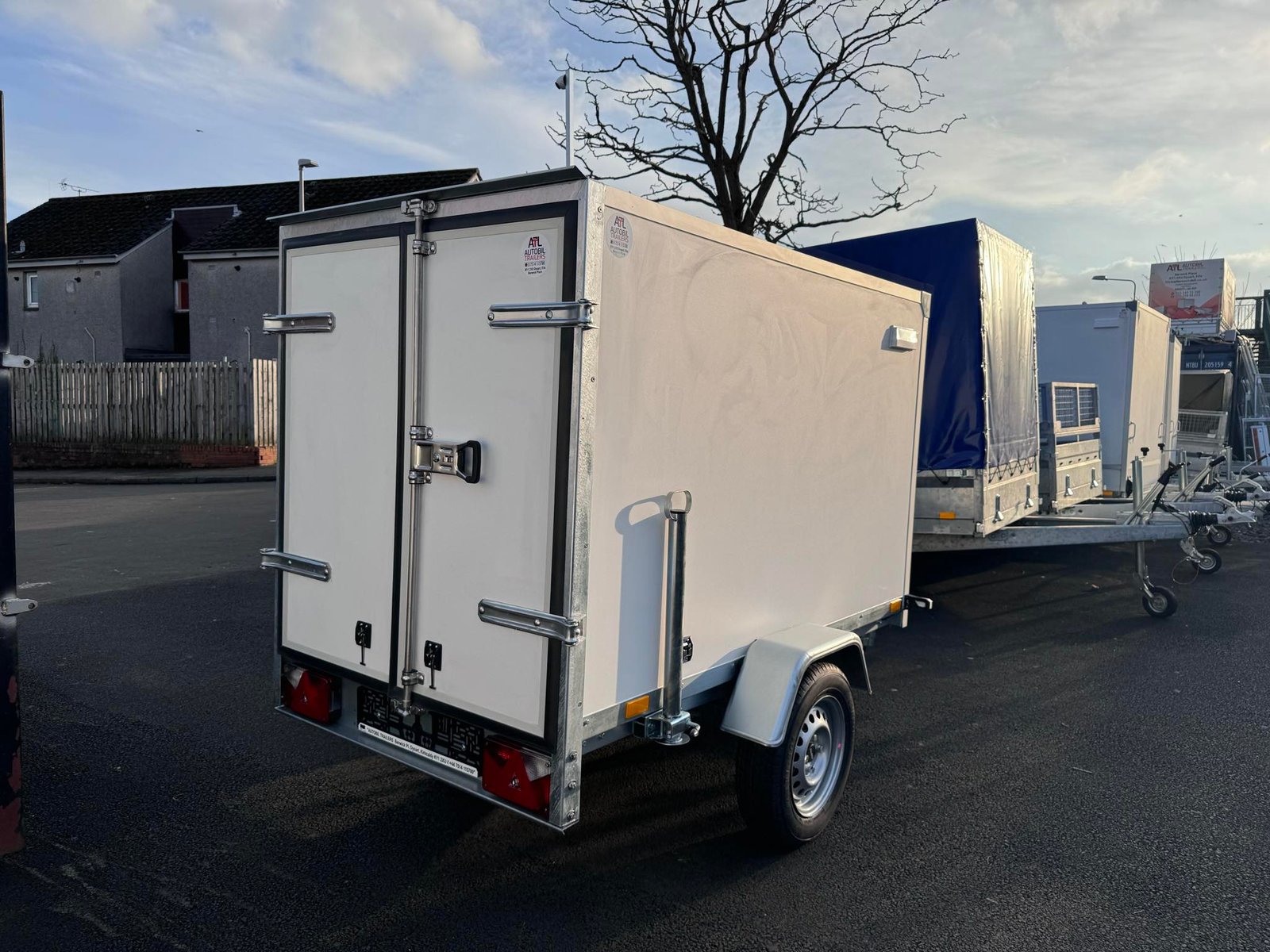 New 6,8ft x 3,8ft x 4,1ft Single axle Box trailer with Barn doors 750KG Un braked - Image 9