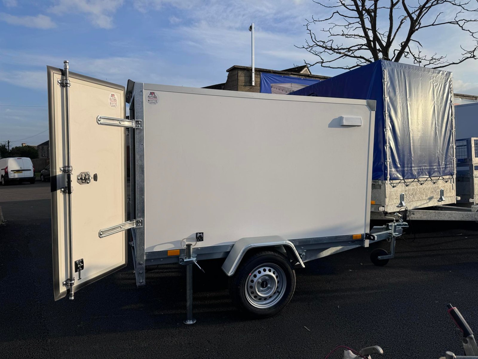 New 6,8ft x 3,8ft x 4,1ft Single axle Box trailer with Barn doors 750KG Un braked - Image 5